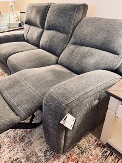 Dual PowerReclining Couch