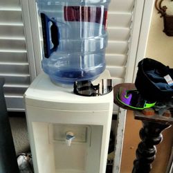 Cold Water Cooler/Dispenser