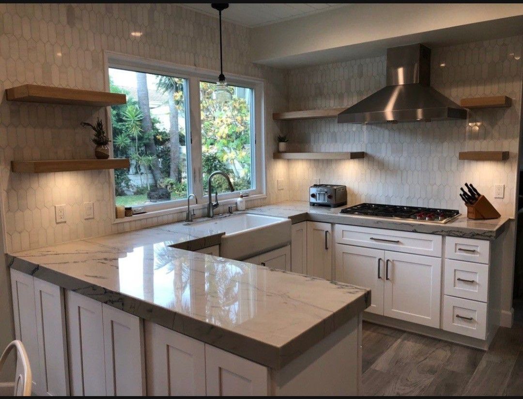Brand New White Shaker Cabinets w Quartz Countertops (10 X 10 Kitchen)