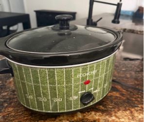 New w/o box football theme crock pot