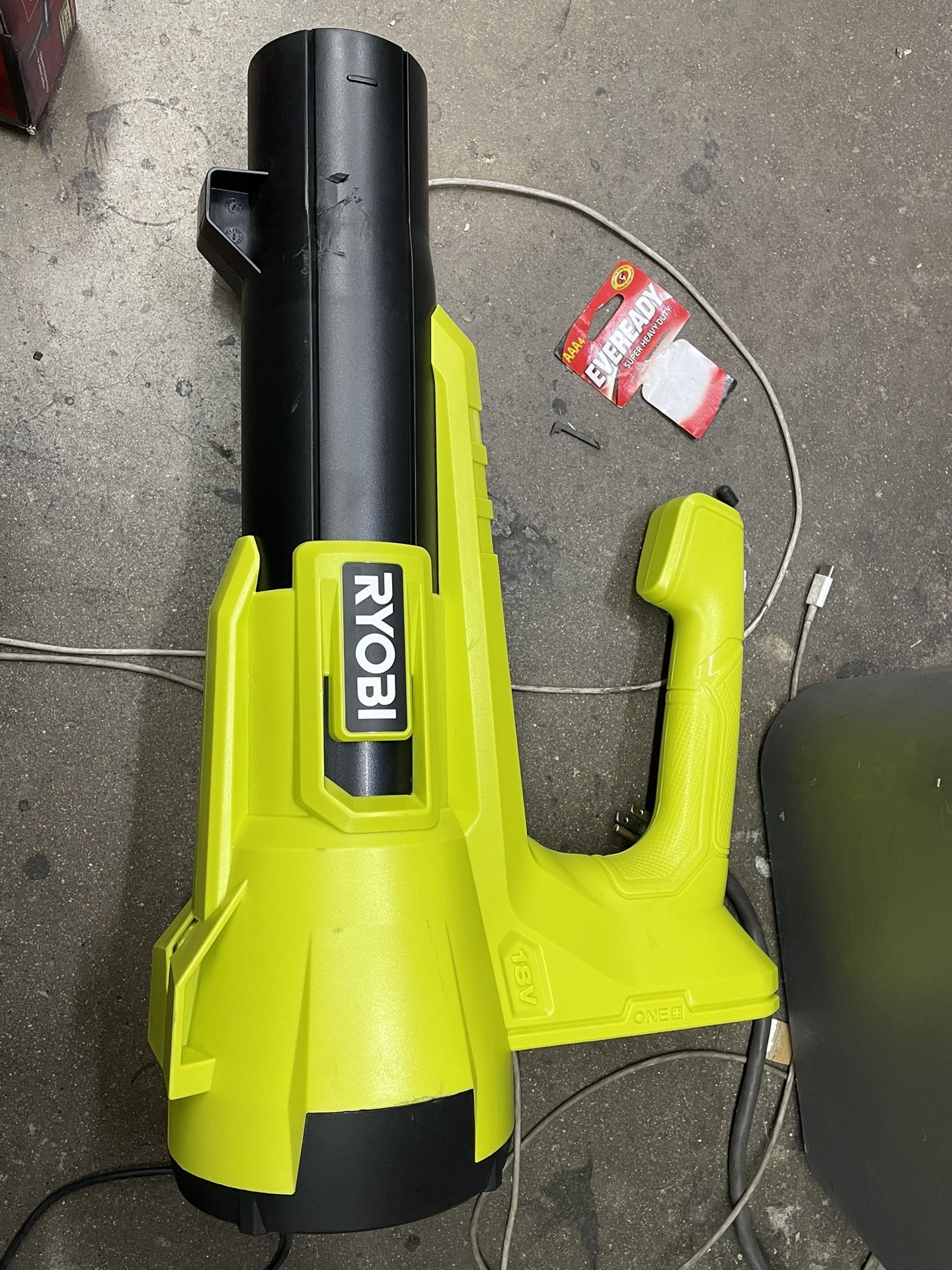 RYOBI ONE+ 18V 90 MPH 250 CFM Cordless Battery Leaf Blower (Tool Only) @T2-965