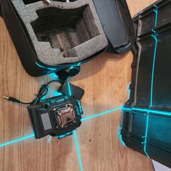 Milwaukee Laser 360° Batery And Charger With Control Remote