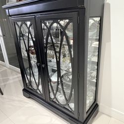 Elegant Glass Display China Cabinet