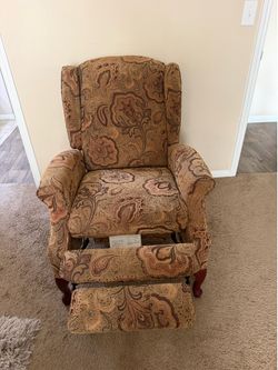 Traditional Paisley Wingback Recliner Chair – Excellent Condition