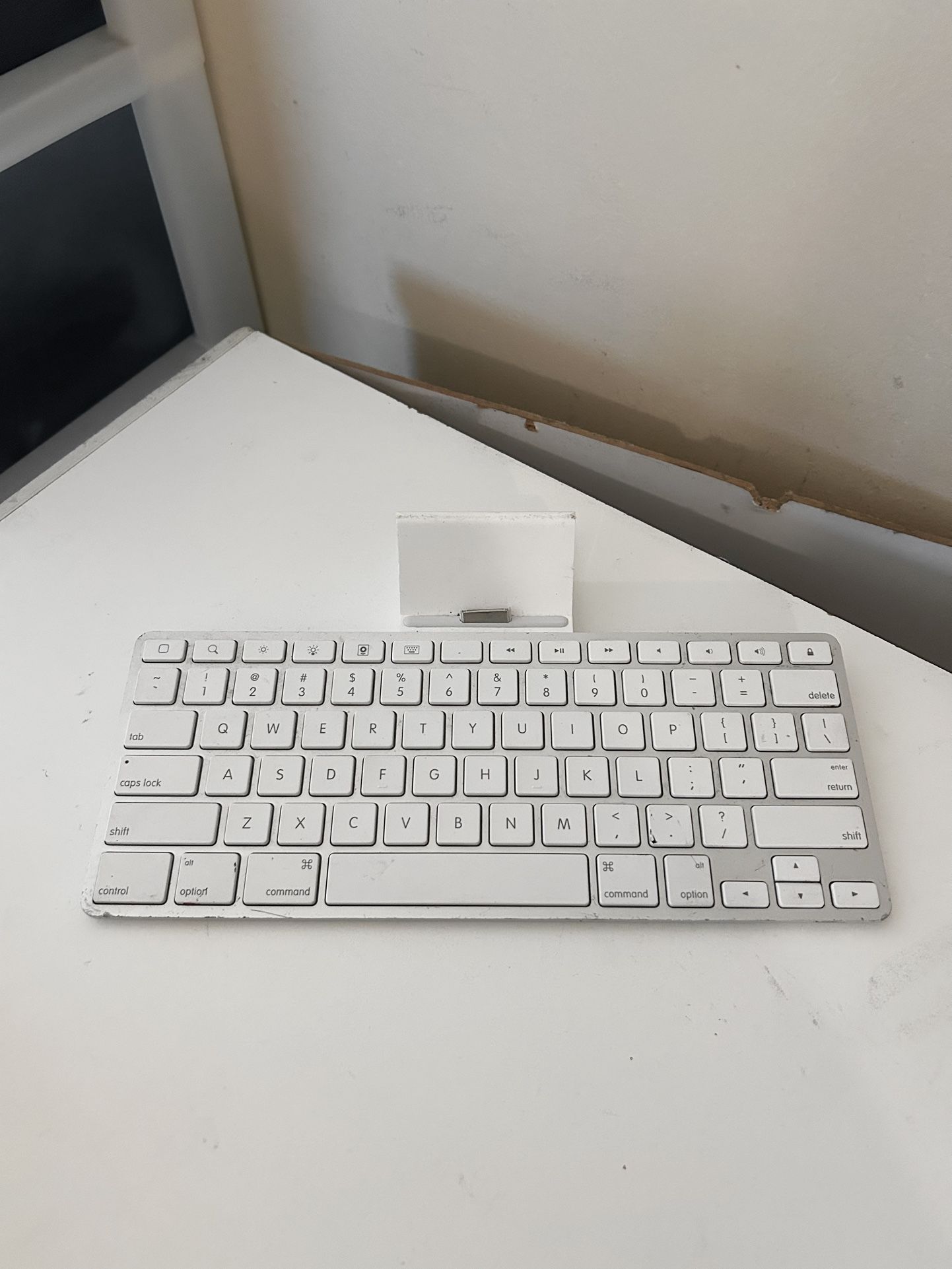 Apple iPad Keyboard Dock – Built-In Charger + Media Keys