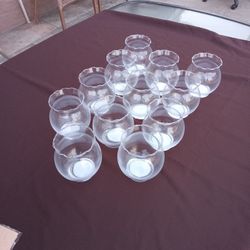 24 Vases  De Vidrio Están Nuevas. $2  Cada Una . $448  Por Todas