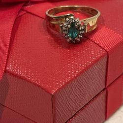 Vintage gold ring emerald and diamond