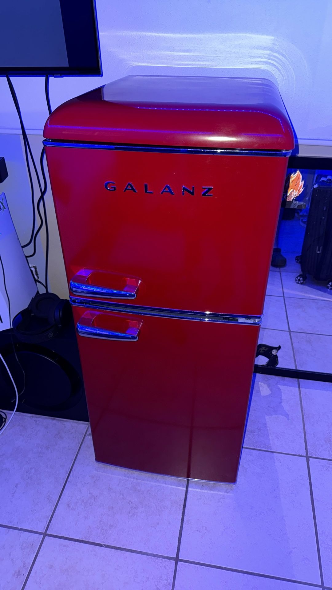 Galanz 4.0 cubic Ft Retro mini Fridge