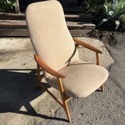 Mid-Century Reclining Armchair – Good Condition