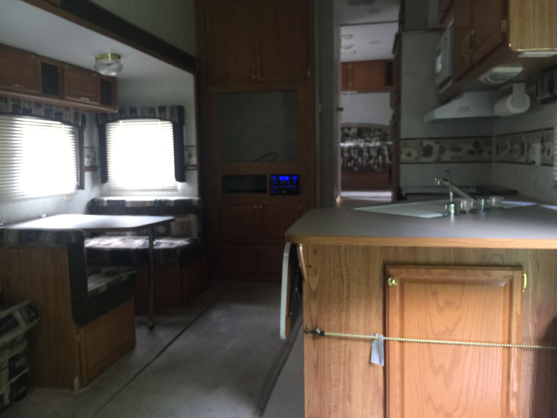 2004 36’ Wilderness Fleetwood RV- Fifth Wheel*Excellent Condition-Very Well Maintained*