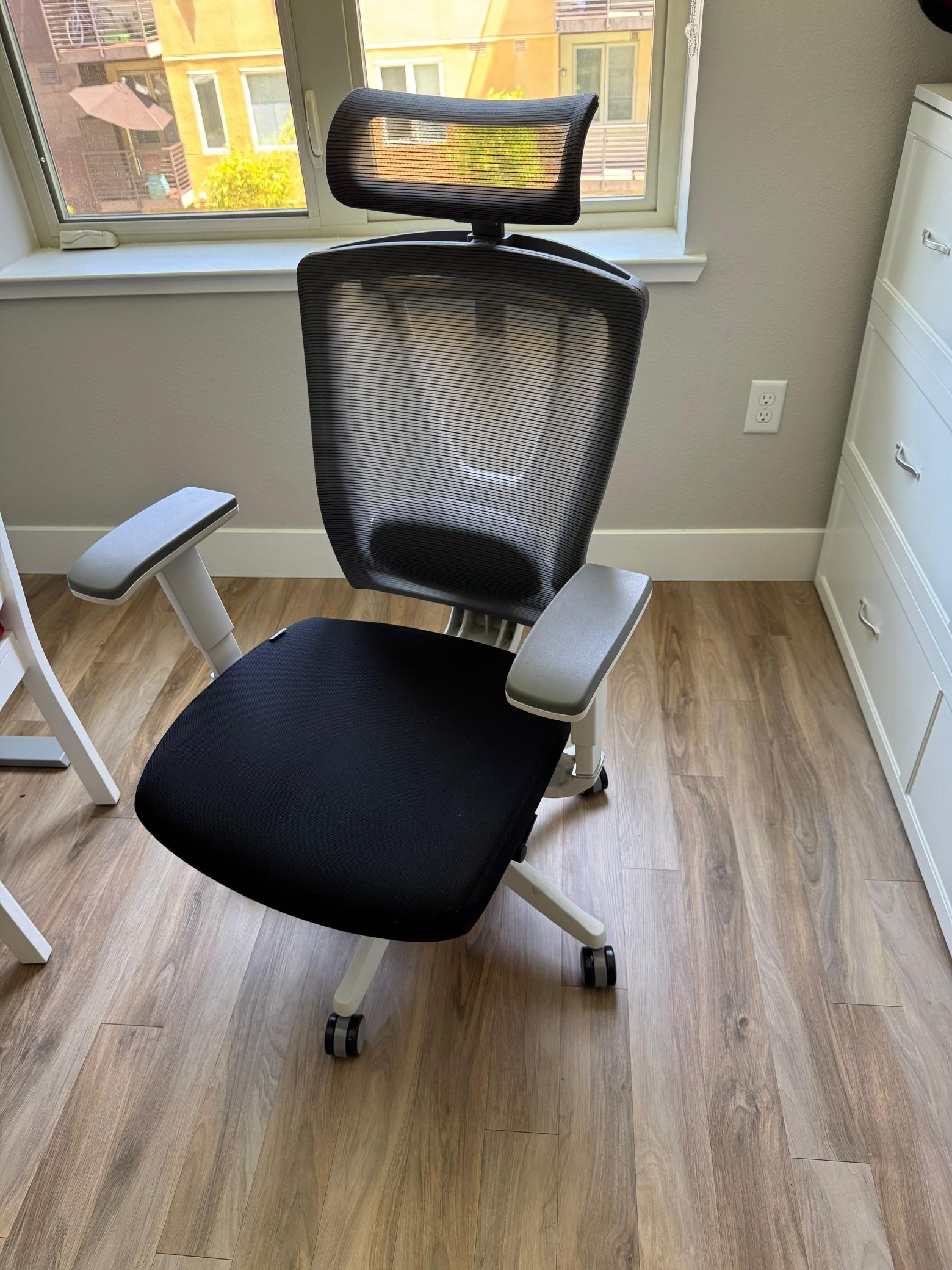 Autonomous - Ergo Chair Pro (black/white/grey)
