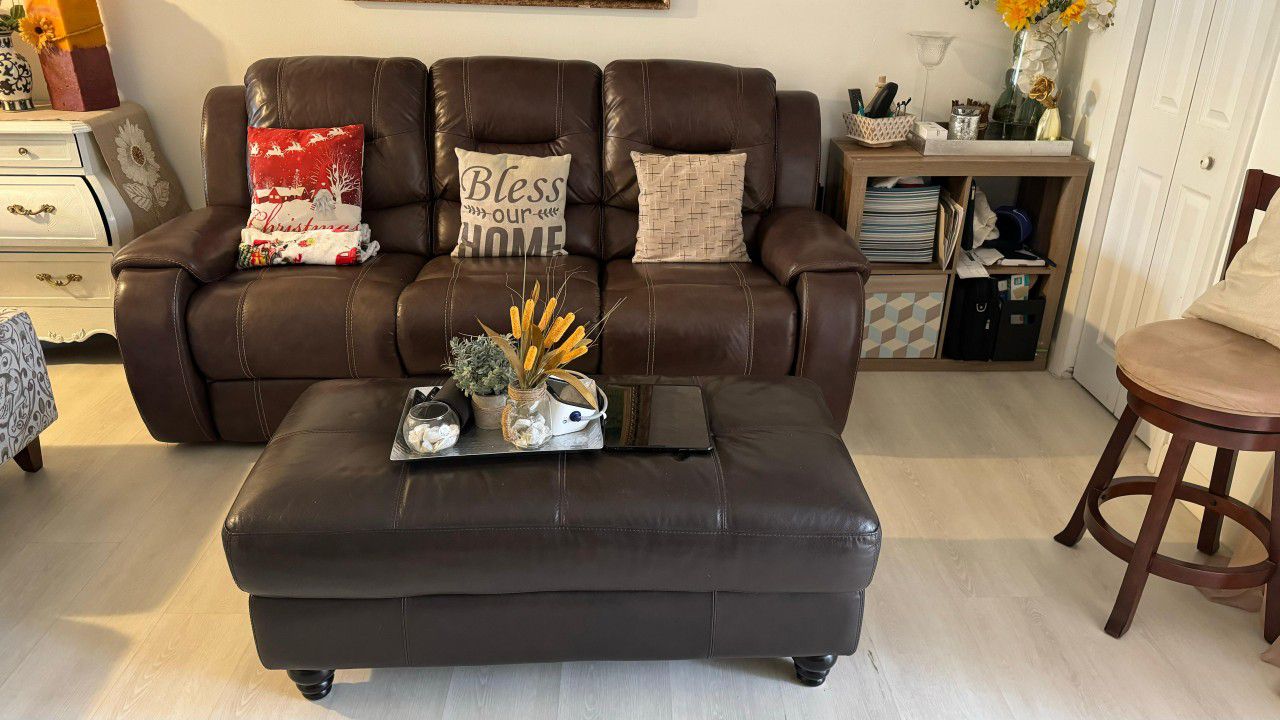 3 SEATER LEATHER COUCH, ELECTRIC RECLINER W.Ottoman