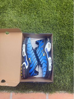 Men’s size 13 Nike air max shoes