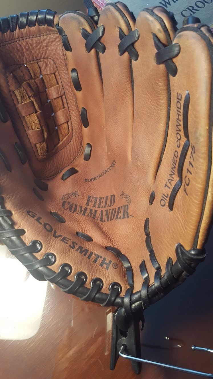 Baseball glove