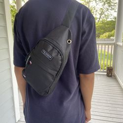  The Sling Bag Crossbody Backpack in black is a versatile and practical choice for hiking and traveling. Made of waterproof polyester, this medium-siz