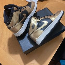 Jordan 1 Black and Gold - Size 5.5 In Kids