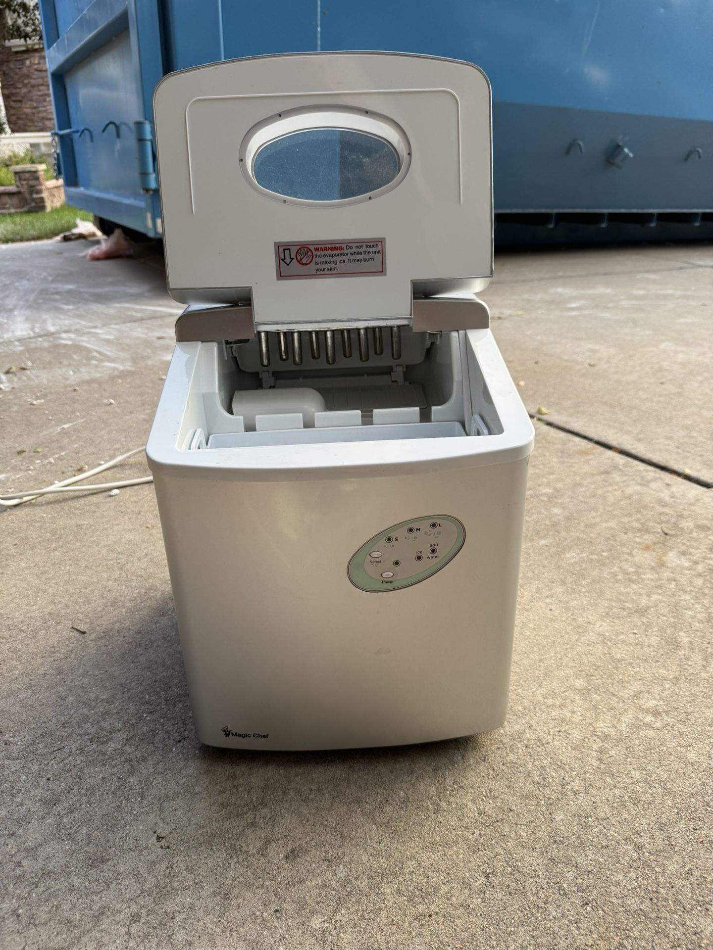 Magic Chef Countertop Ice Maker – Compact & Efficient!