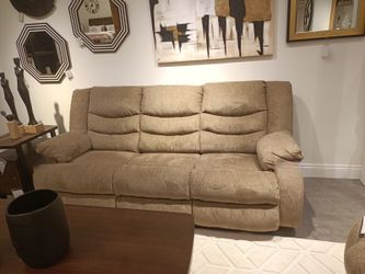 Tulen Reclining Living Room Set In Gray
Ashley Furniture