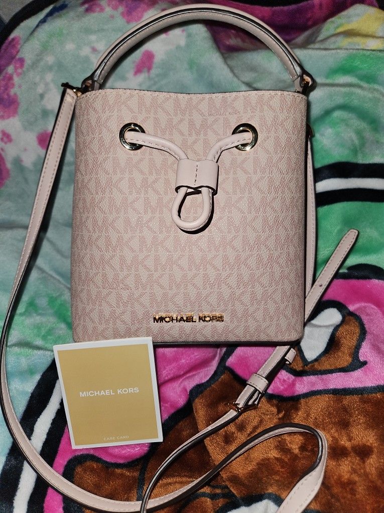 Michael Kors Suri Small Bucket Bag Crossbody