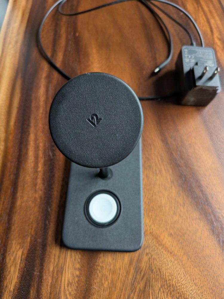 12 South Hirise 3 Deluxe iPhone Apple Watch Charger.