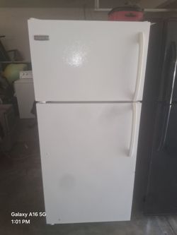 Fridgedaire Apartment Size Fridge