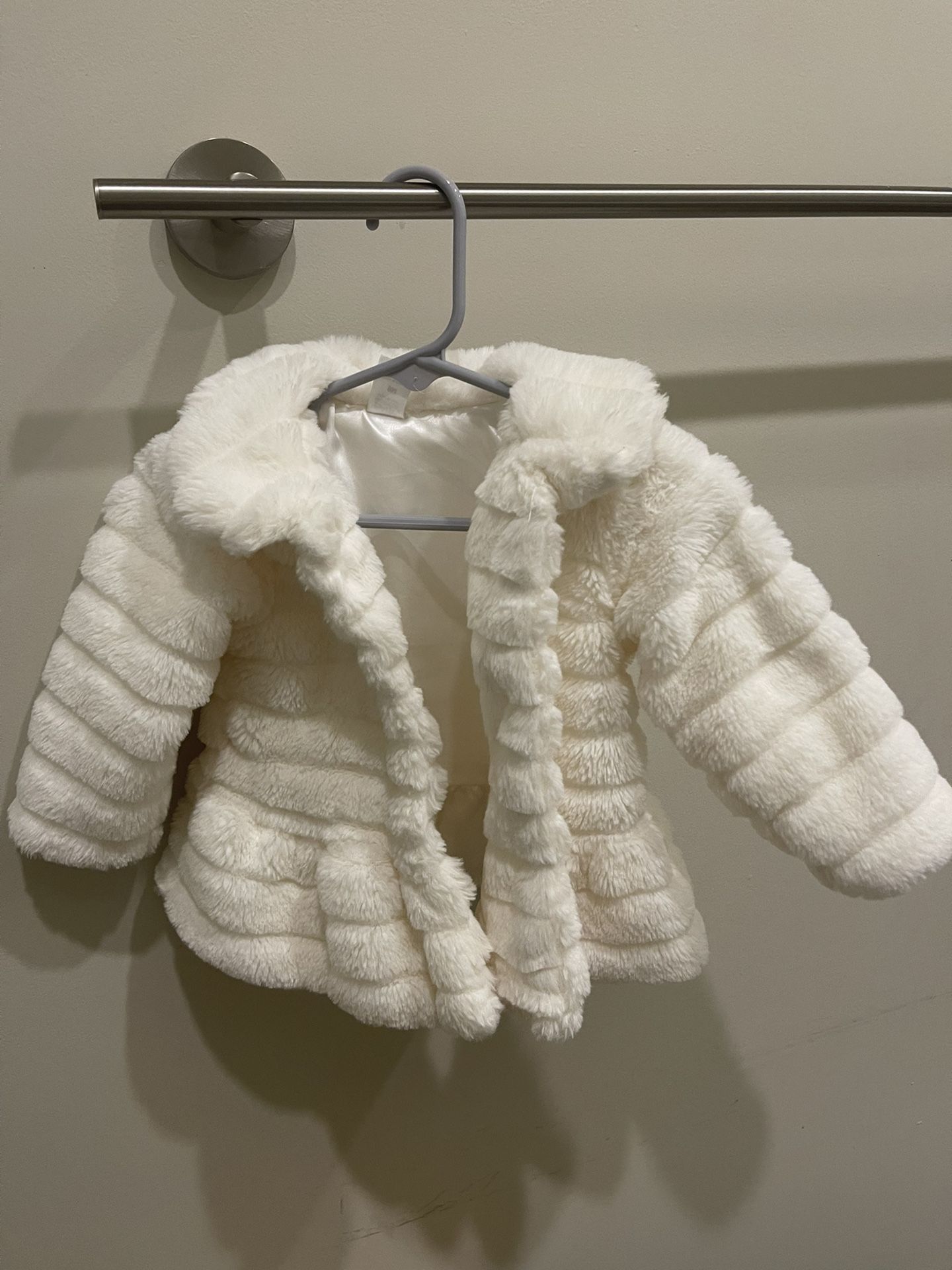 6-9 months faux fur and boots, new w/o tag