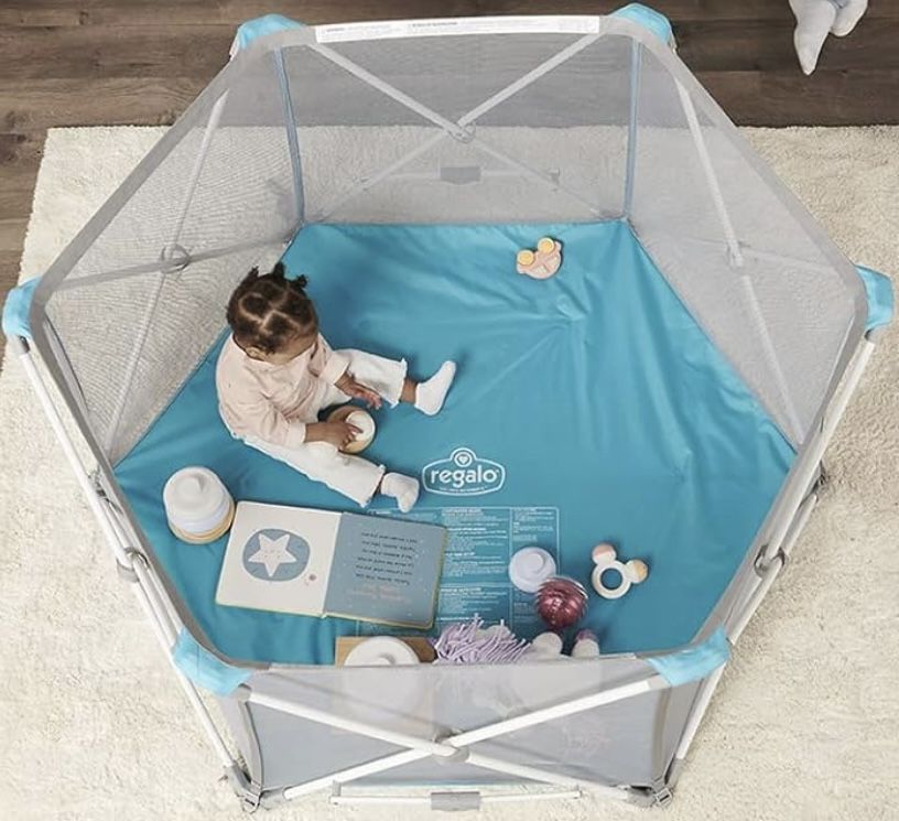 Portable Play yard Indoor/Outdoor