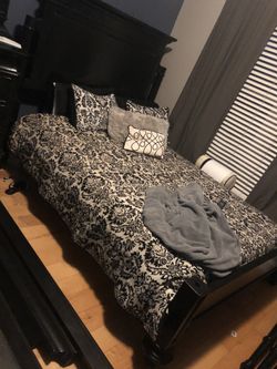 Queen Bedroom Set (Black) with bed, dresser, mirror, and nightstand