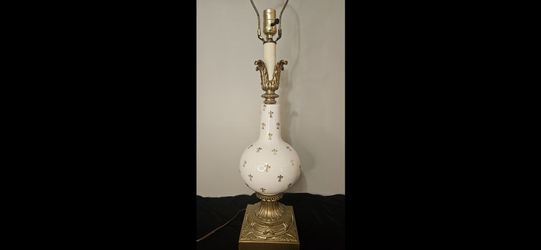 Porcelain Fleur de Lis Lamp - MCM (Mid Century Modern)