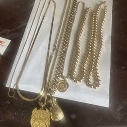 I’m Selling A Few Chains 14k And 10k $1500 Tambien Compramos Oro $$