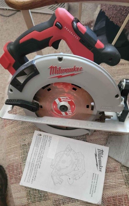 Milwaukee Circular Saw 7 1-4
