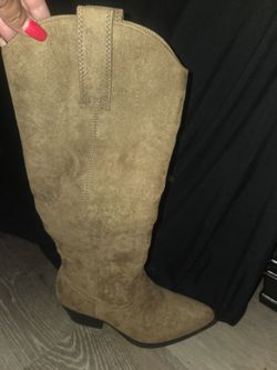Tan woman's boots size 6.5