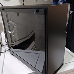 IN WIN 101C Black ASUS  gaming desktop computer.  Windows 10 pro. Good condition.  wifi . Bluetooth.  Intel core i7  -4820 CPU processor.  3.70 GHz.  