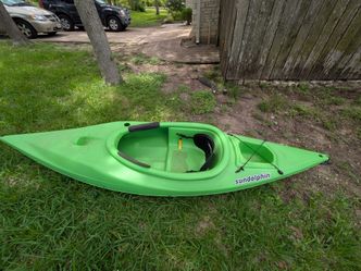 Aruba 10 - 10ft Sundolphin Kayak - Great Condition, Drink holder & 2-wheel Carrier