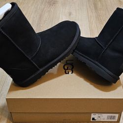 Classic Short UGG Boots Size 6/7 And 8 For Women 