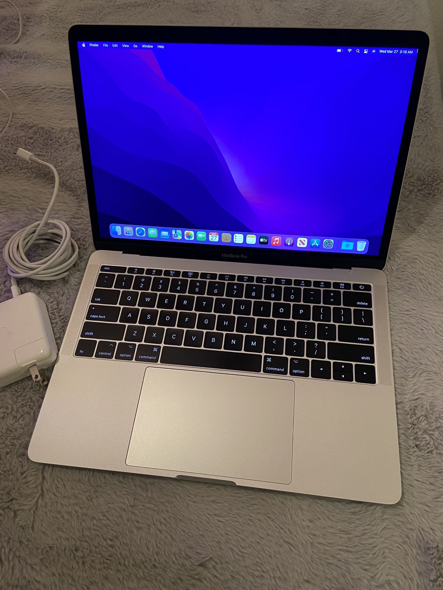 2016 Apple MacBook Pro 13-inch 2GHz i5 256gb Ssd  8gb Ram - Works Great - Good Condition 