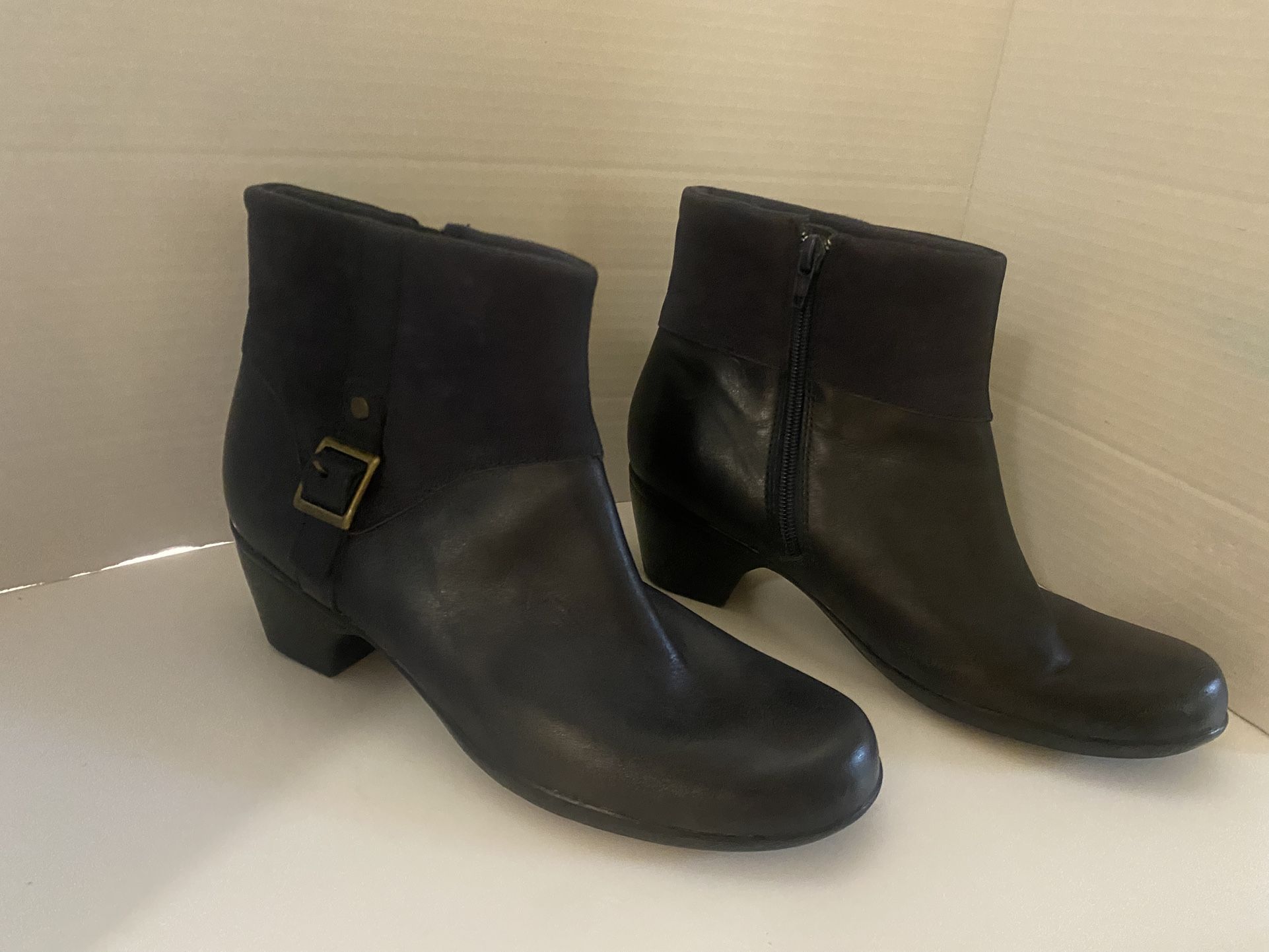 Clarks Bendables Ankle Boots Navy Blue Leather Women's Size 8 Medium