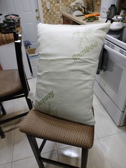 2 Memory Foam Pillars