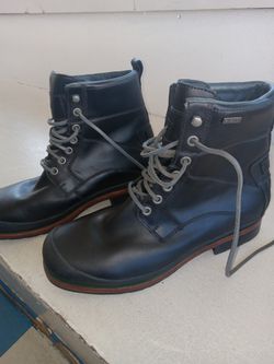Mens Size 13 UGG combat Boots