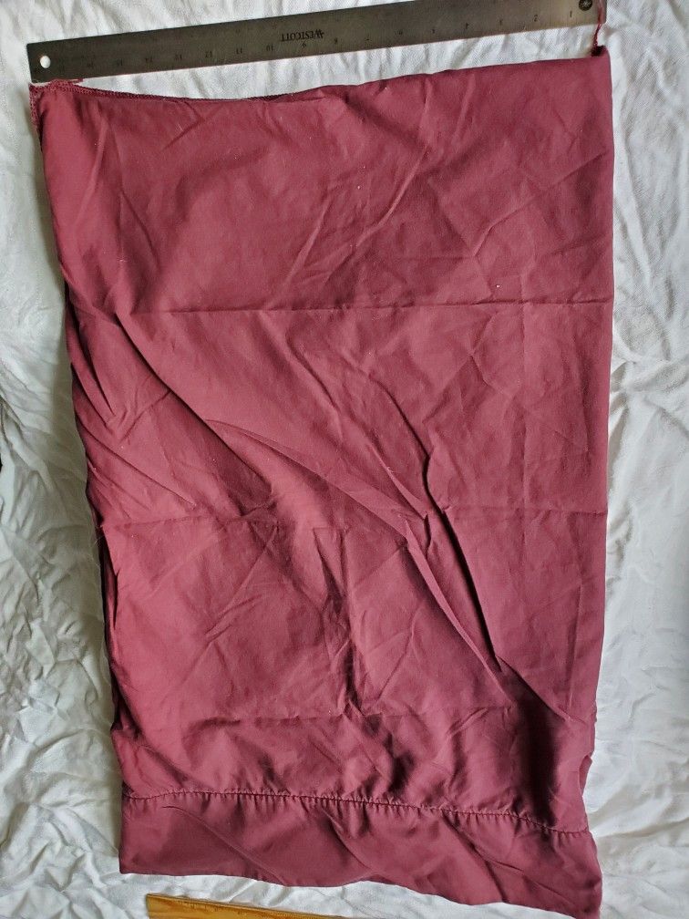 1 Ralph Lauren Dusty Mauve Pink pillowcase  100% cotton standard sz 19"*30" net weight 3.9oz
It was made in Pakistan and sewn in the USA.
The brand is