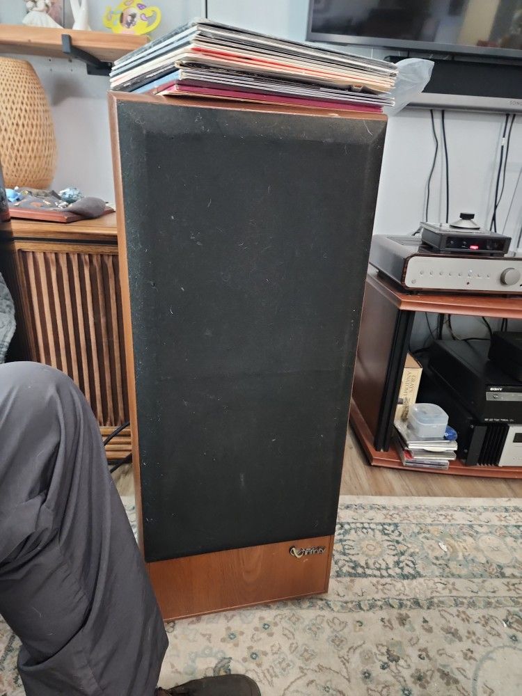 Infinity SM-122 Tower Speakers