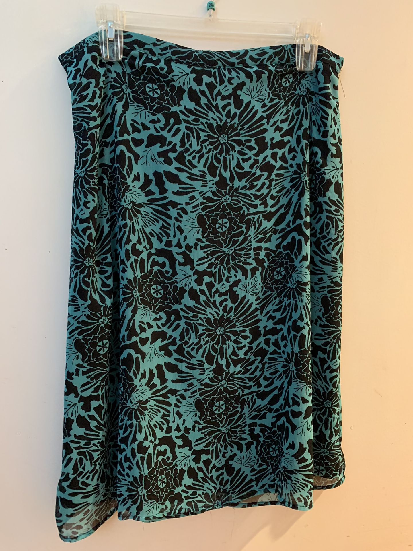 (C-110) Sag Harbor Skirt, Navy Blue/Turquoise. XLG. $5.00