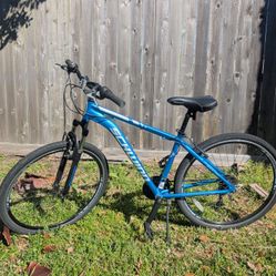 Schwinn GTX3 - 28"/700c Aluminum Hybrid bike (Good Condition)