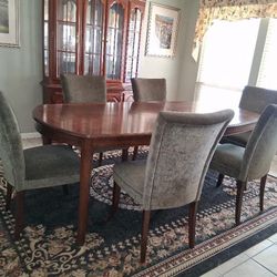 Gorgeous Dining Room Set w/ 6 Chairs For Sale 🍽️ 

