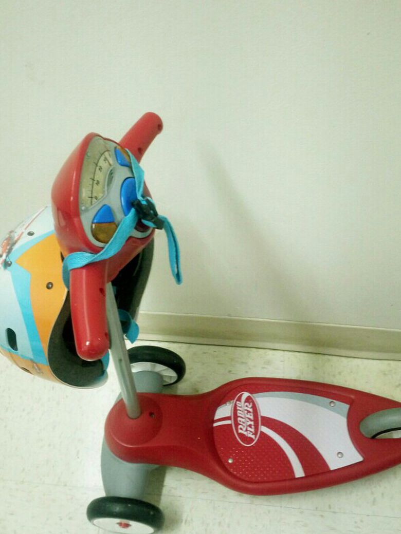 Radio Flyer kids scooter with helmet