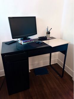 Computer desk