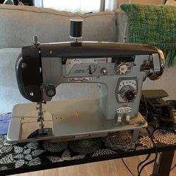 1950’s Remington Super De Luxe Zig Zag Sewing Machine