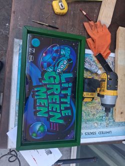 Little Green Men IGT Slot Machine Glass