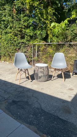Gorgeous set two comfortable chairs and round table beautiful color good condition gorgeous style space saver