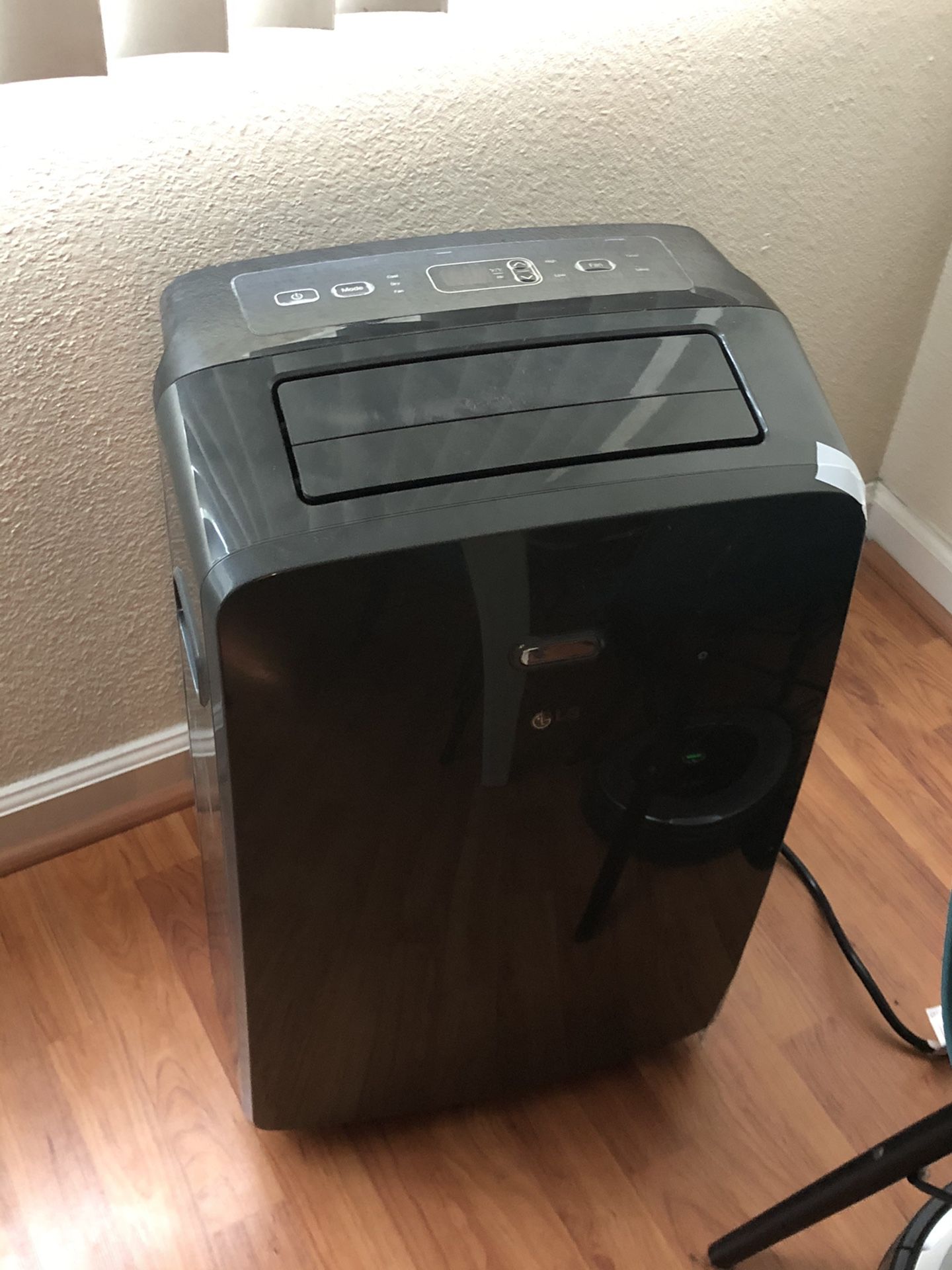 2019-LG- 400 sq ft Portable AC unit- priced to sell!
